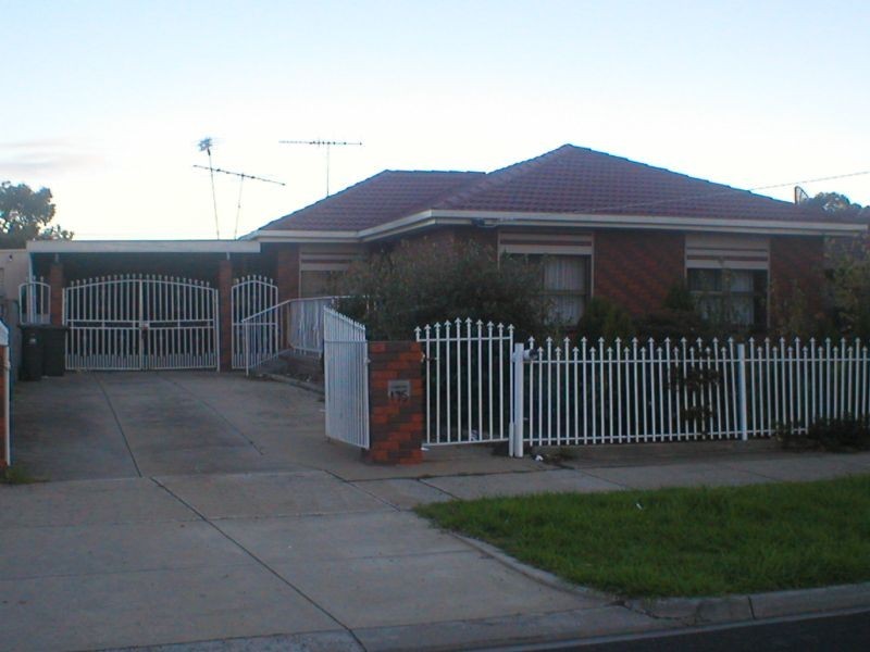 175 GILLESPIE ROAD, Kings Park VIC 3021