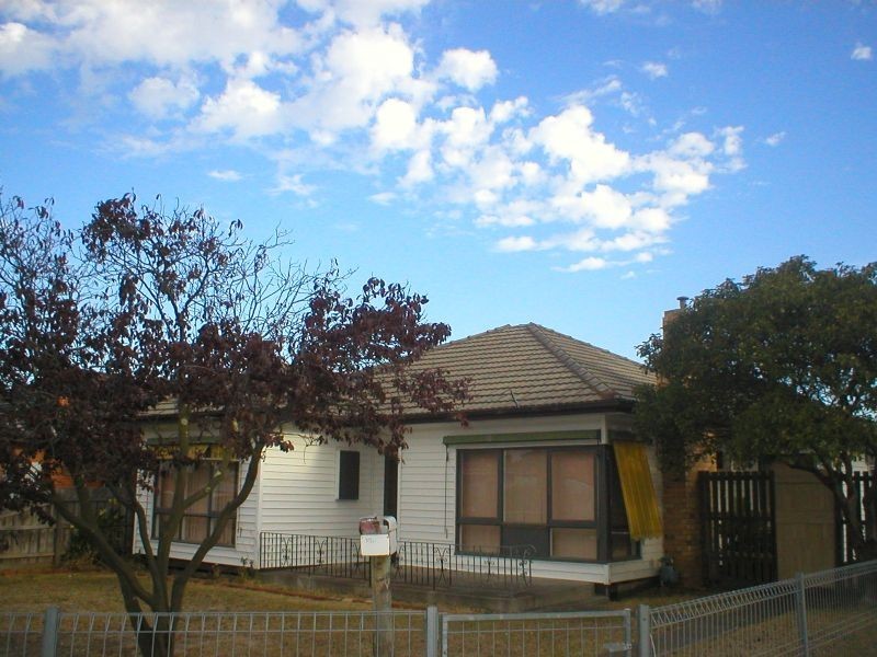 5 STATION AVENUE, St Albans VIC 3021