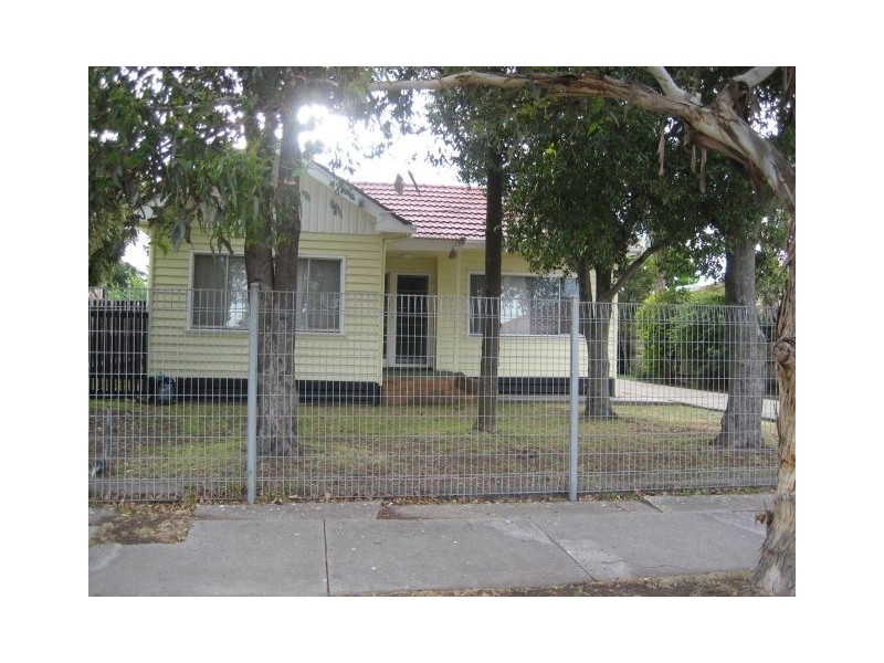 37 IVANHOE AVENUE, St Albans VIC 3021