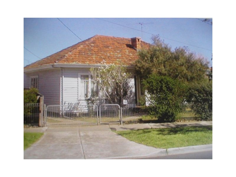 29 West Esplanade, St Albans VIC 3021