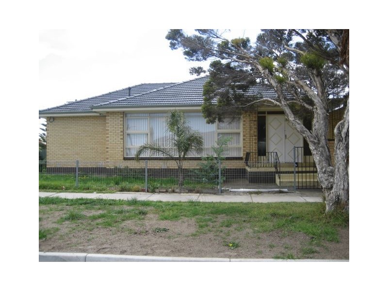 12 WALTER STREET, St Albans VIC 3021