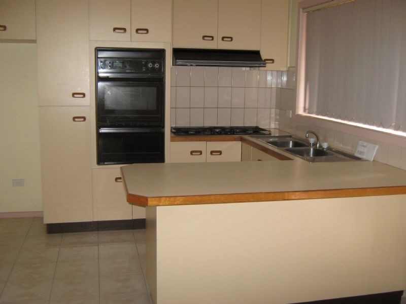 8 KIPARRA CLOSE, St Albans VIC 3021