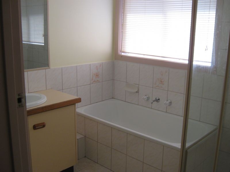 8 KIPARRA CLOSE, St Albans VIC 3021