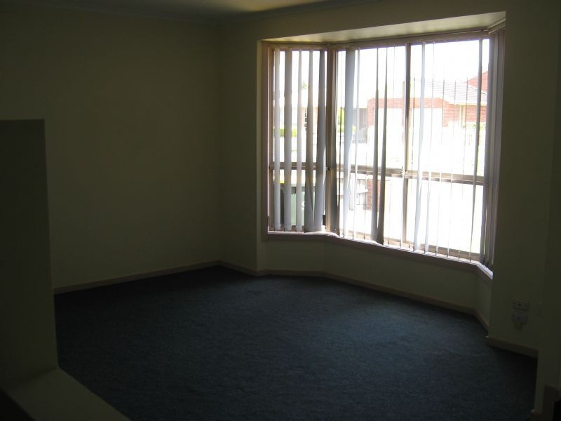 8 KIPARRA CLOSE, St Albans VIC 3021