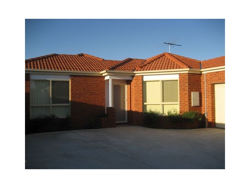 2/24 Station Avenue, St Albans VIC 3021