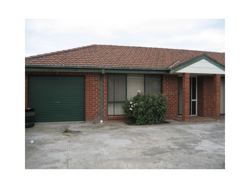 2/235 MAIN RD WEST, St Albans VIC 3021