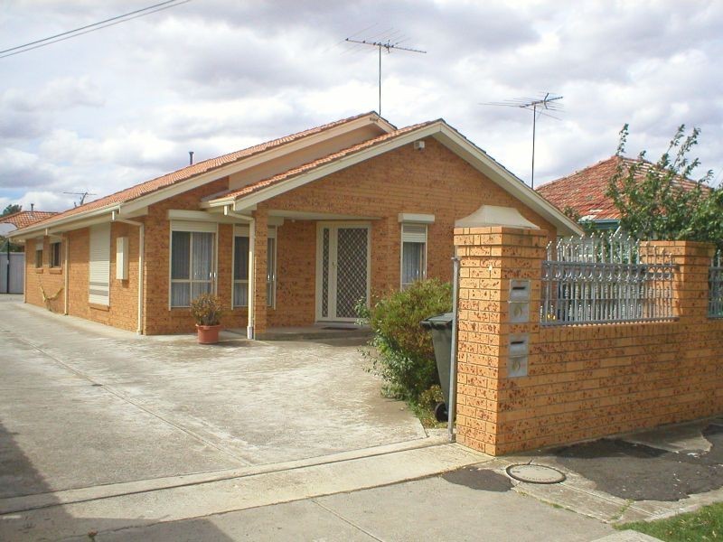 1/32 James St, St Albans VIC 3021