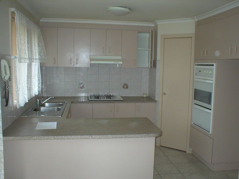 2/32 James, St Albans VIC 3021