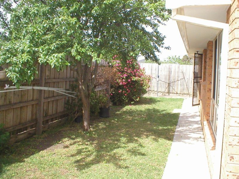 2/32 James, St Albans VIC 3021