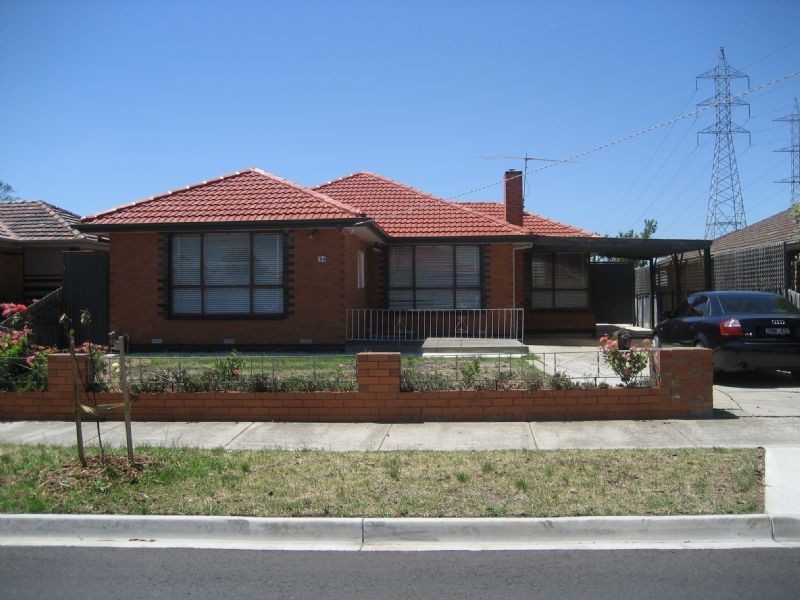 34 STRADBROKE DRIVE, St Albans VIC 3021