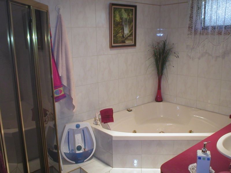 29 HELEN STREET, St Albans VIC 3021