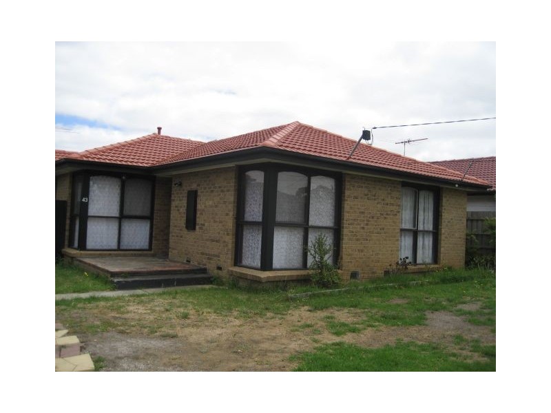 43 BRAESWOOD RD, Kings Park VIC 3021