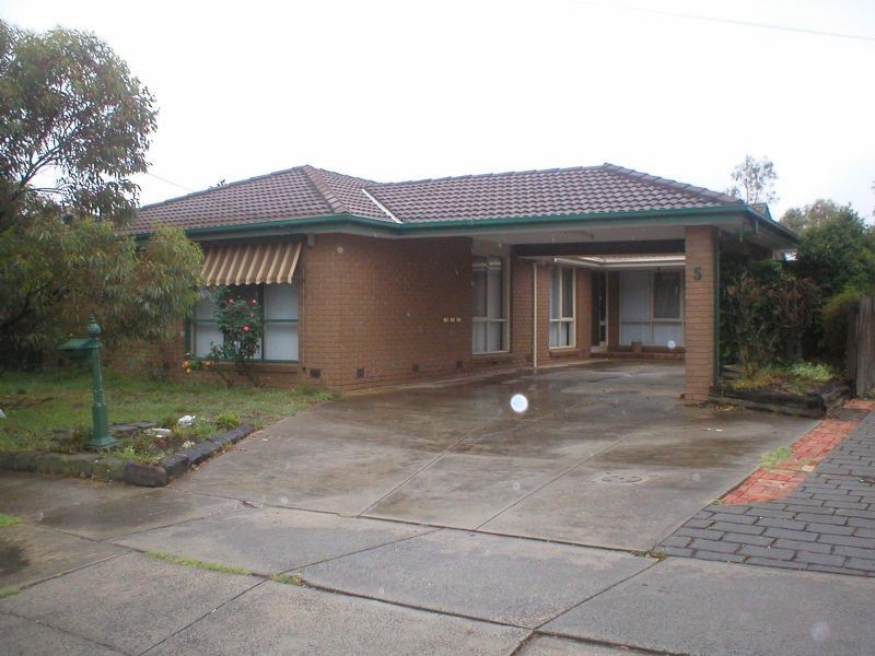 5 Zara Crt, St Albans VIC 3021