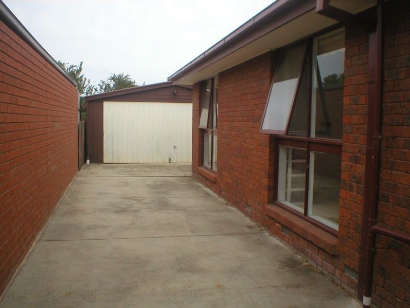 18 CLARICE CLOSE, St Albans VIC 3021