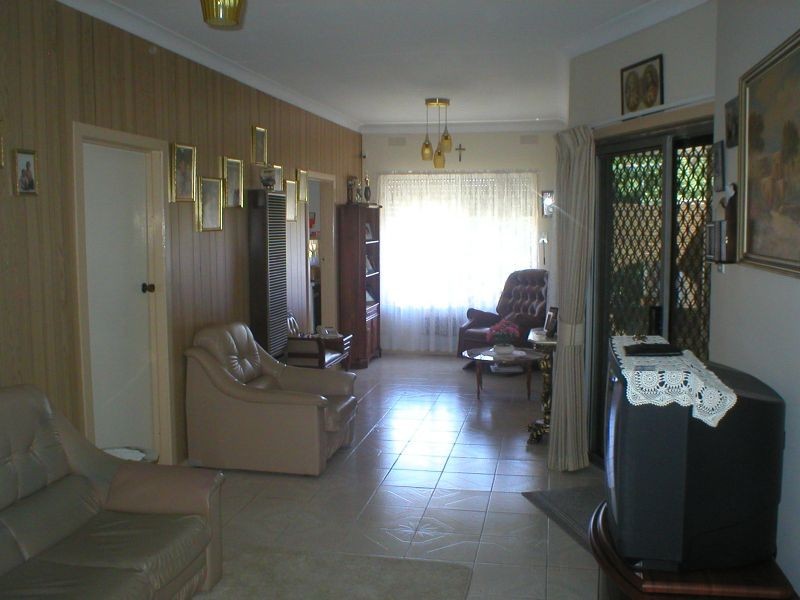 73 George street, St Albans VIC 3021