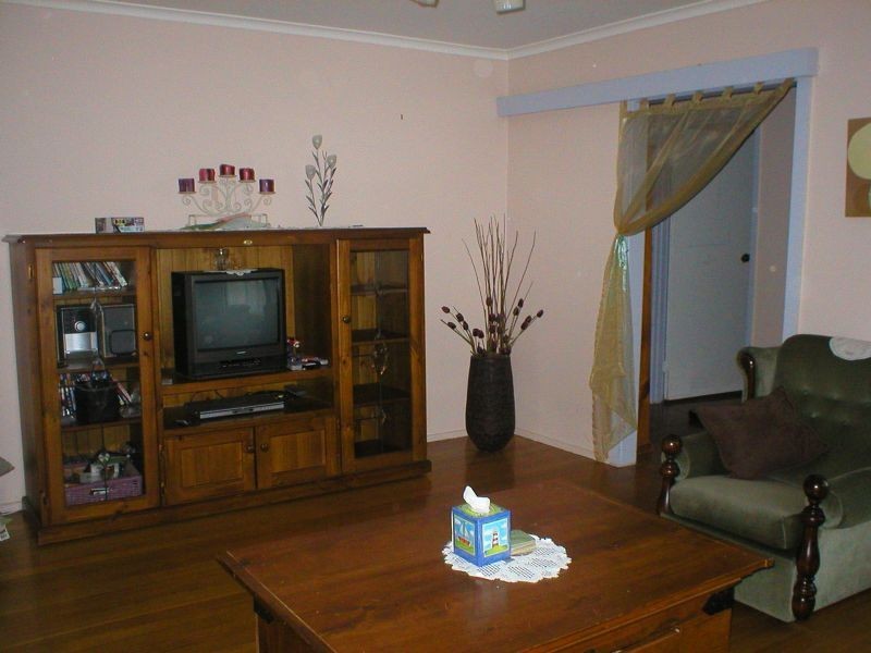 7 Dundee Street, St Albans VIC 3021