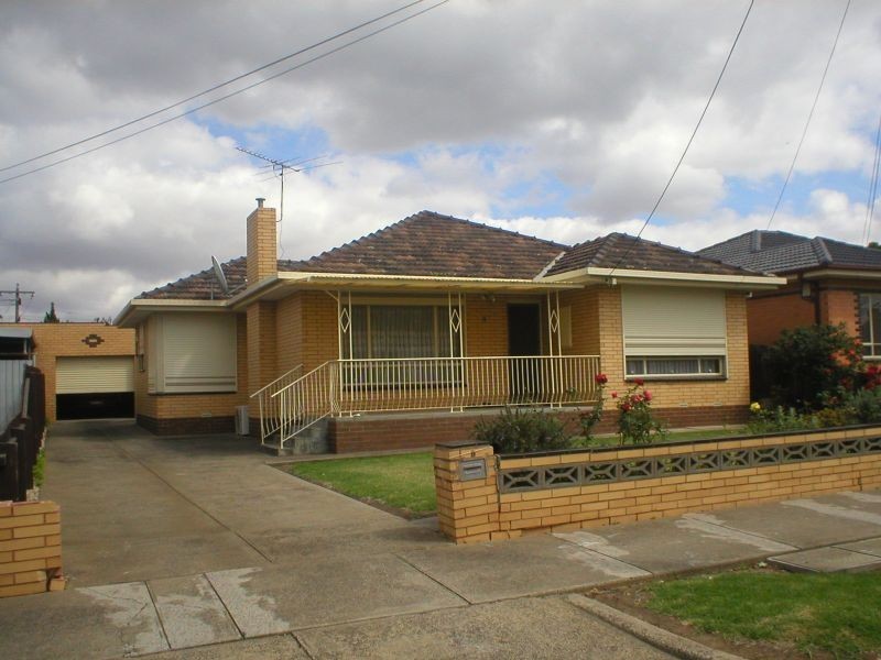 9 Watford Road, St Albans VIC 3021