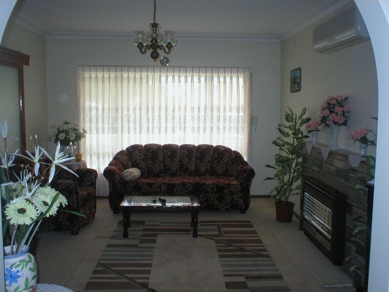 9 Watford Road, St Albans VIC 3021