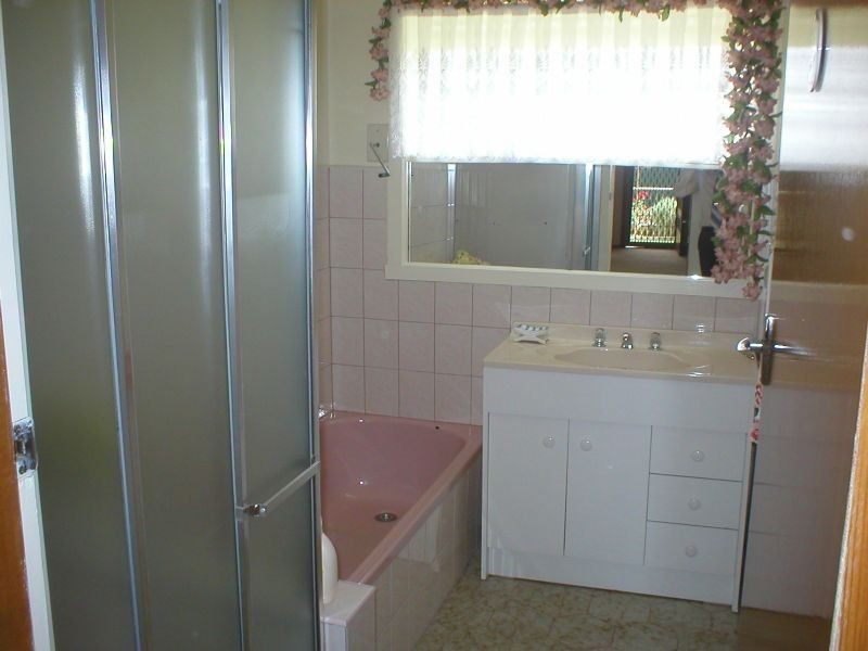 9 Watford Road, St Albans VIC 3021