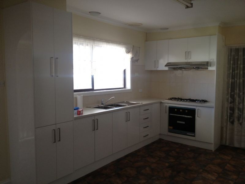 42 Vincent Avenue, St Albans VIC 3021