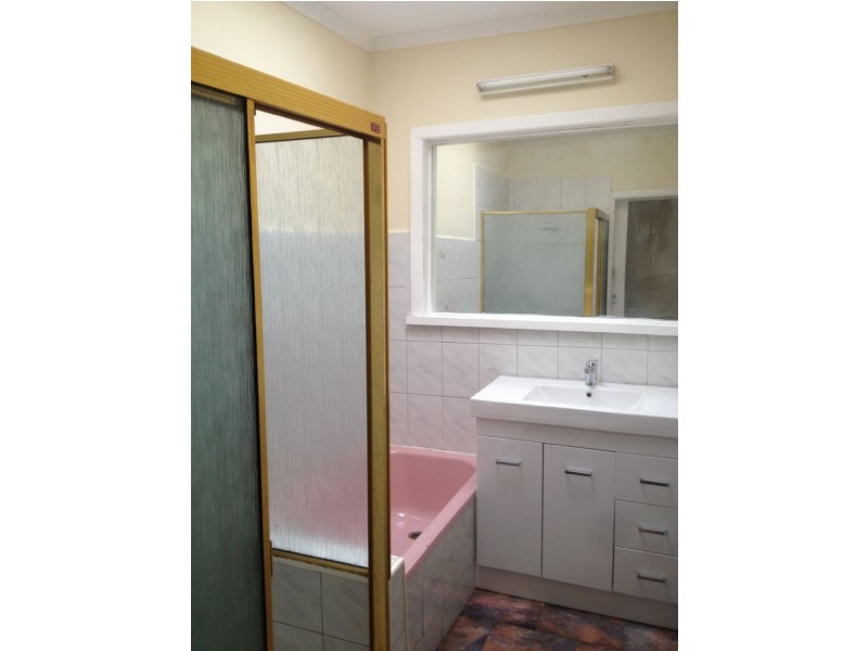 42 Vincent Avenue, St Albans VIC 3021