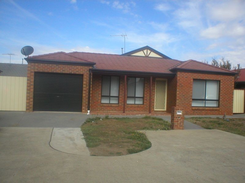 12/12 MARYLOU COURT, Delahey VIC 3037