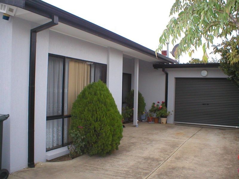 2/129 QUINN STREET, Deer Park VIC 3023