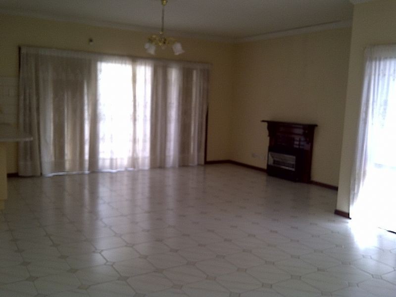 2/129 QUINN STREET, Deer Park VIC 3023