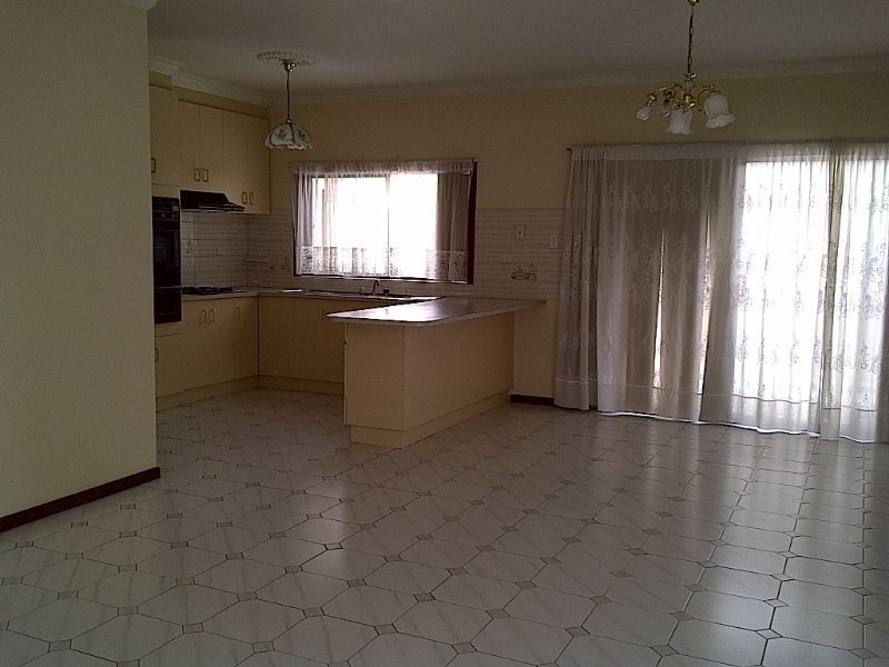 2/129 QUINN STREET, Deer Park VIC 3023