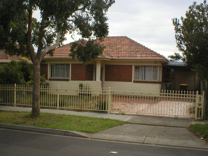 16 ANDREA STREET, St Albans VIC 3021