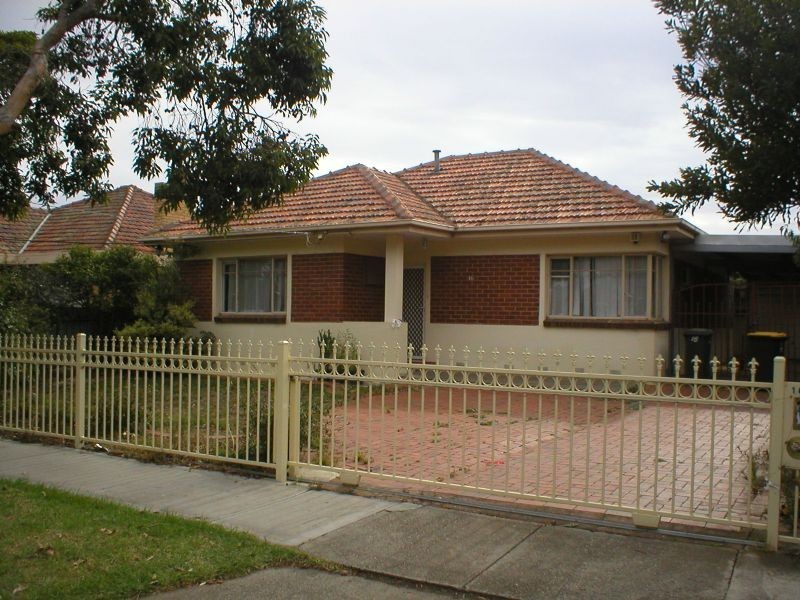 16 ANDREA STREET, St Albans VIC 3021