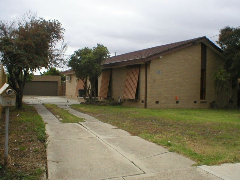 82 PERRETT AVENUE, St Albans VIC 3021