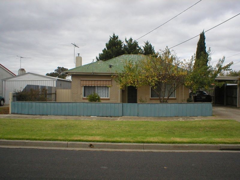 28 CLEVELAND STREET, St Albans VIC 3021