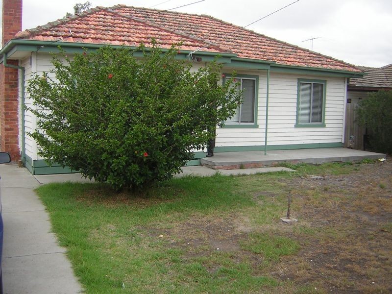 38 WELWYN PARADE, Deer Park VIC 3023