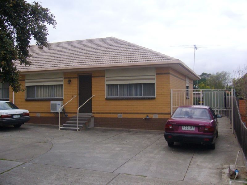 2/11 waveney street, St Albans VIC 3021