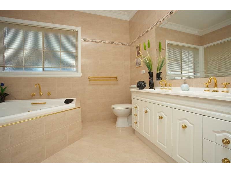 12 Stenson Road, Kealba VIC 3021