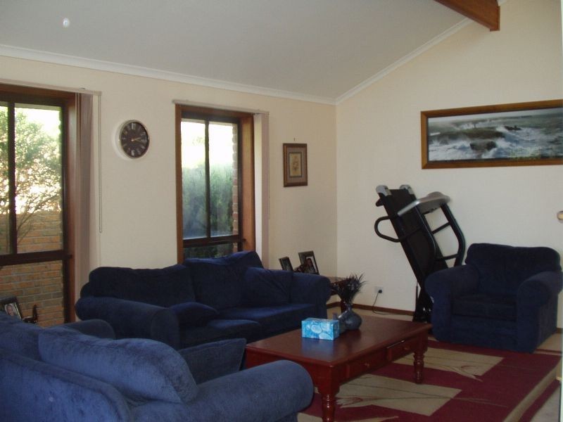 13 Poltava Walk, Delahey VIC 3037