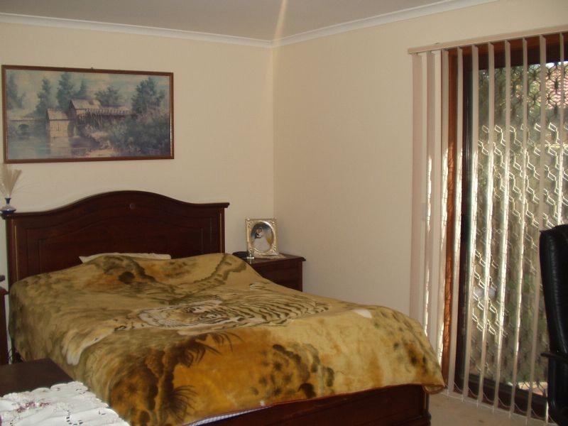 13 Poltava Walk, Delahey VIC 3037