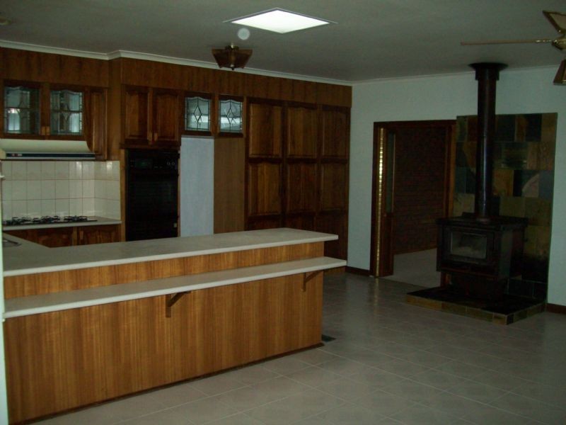 35 HAREFIELD CRESCENT, Kealba VIC 3021