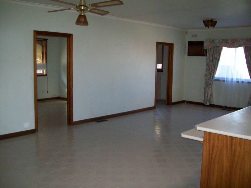 35 HAREFIELD CRESCENT, Kealba VIC 3021