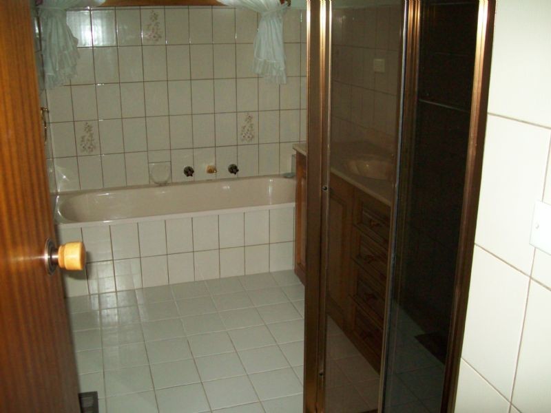 35 HAREFIELD CRESCENT, Kealba VIC 3021