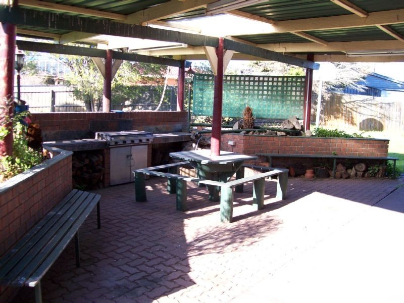 35 HAREFIELD CRESCENT, Kealba VIC 3021