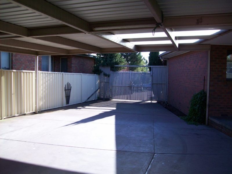 35 HAREFIELD CRESCENT, Kealba VIC 3021