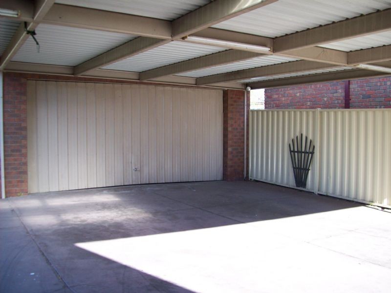 35 HAREFIELD CRESCENT, Kealba VIC 3021