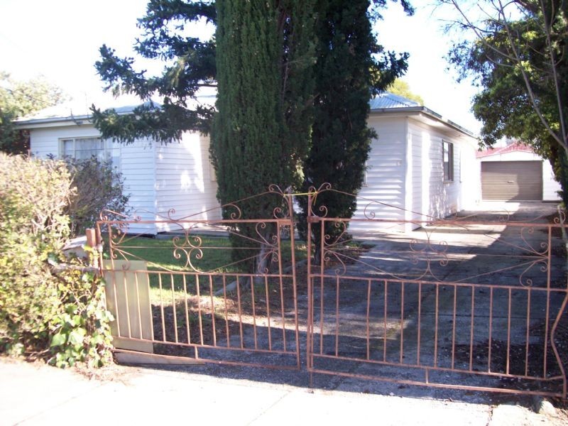 15 OBERON AVENUE, St Albans VIC 3021