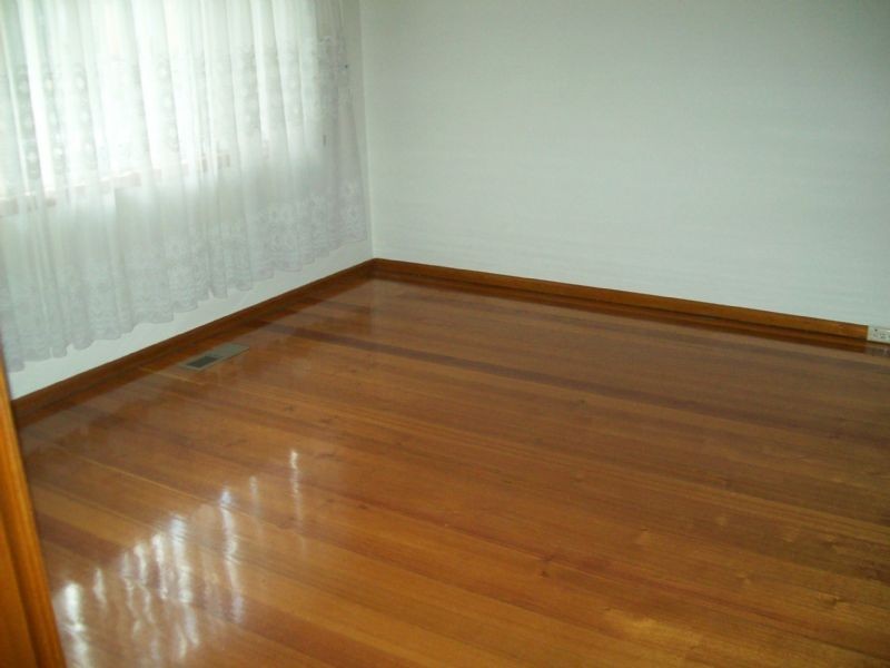 2/11 WAVENEY STREET, St Albans VIC 3021