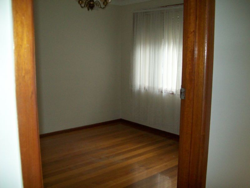 2/11 WAVENEY STREET, St Albans VIC 3021