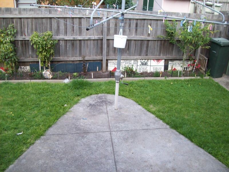 2/11 WAVENEY STREET, St Albans VIC 3021