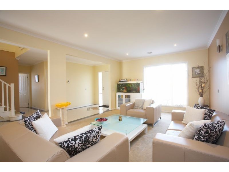 11 Honeyeater Terrace, Cairnlea VIC 3023