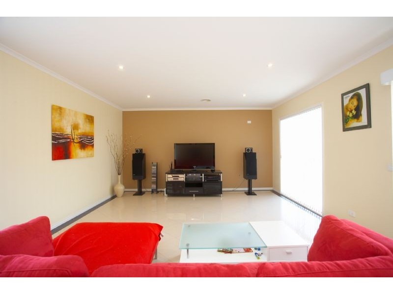 11 Honeyeater Terrace, Cairnlea VIC 3023